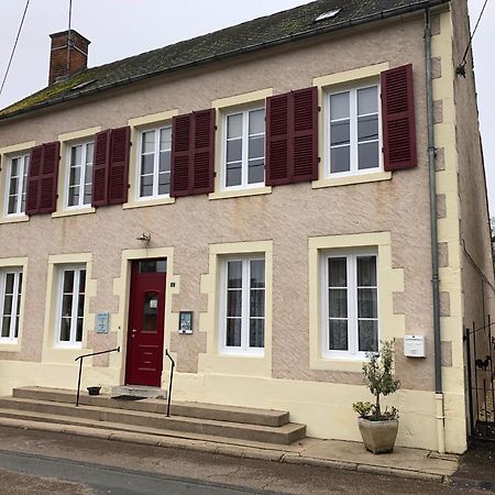 Le Voyageur Bed & Breakfast Saint-Bonnet-Troncais Bagian luar foto