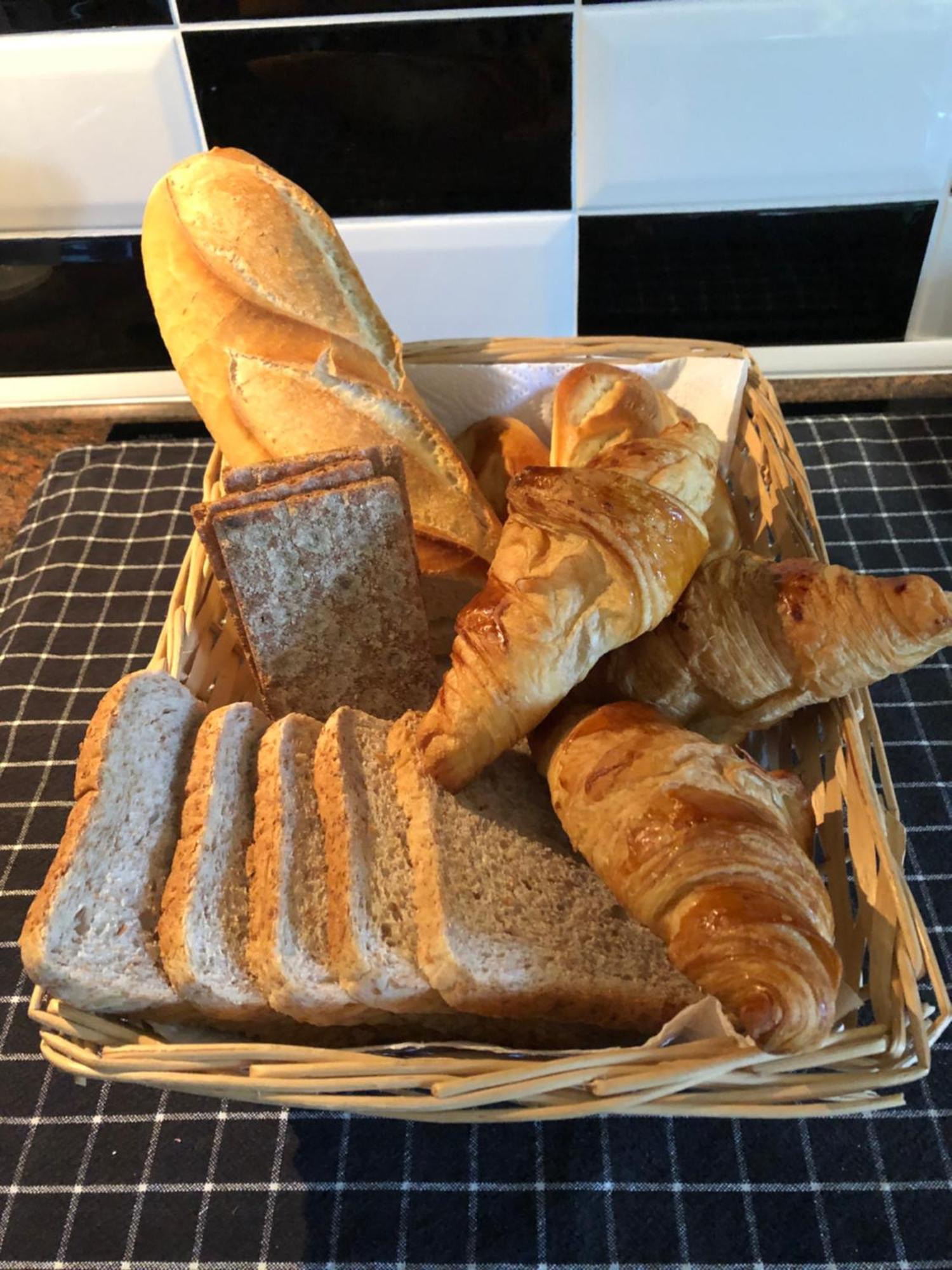 Le Voyageur Bed & Breakfast Saint-Bonnet-Troncais Bagian luar foto